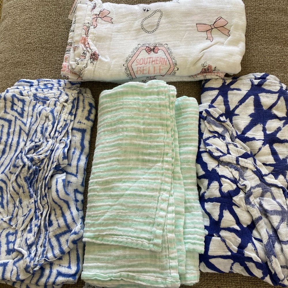 SWADDLE SET (4)- ADEN + ANAIS (3) and one boutique brand - VGUC